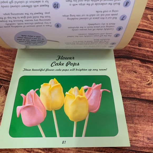 Whoopie Pies and Cake Pops Recipe Book - Picture 4 of 7